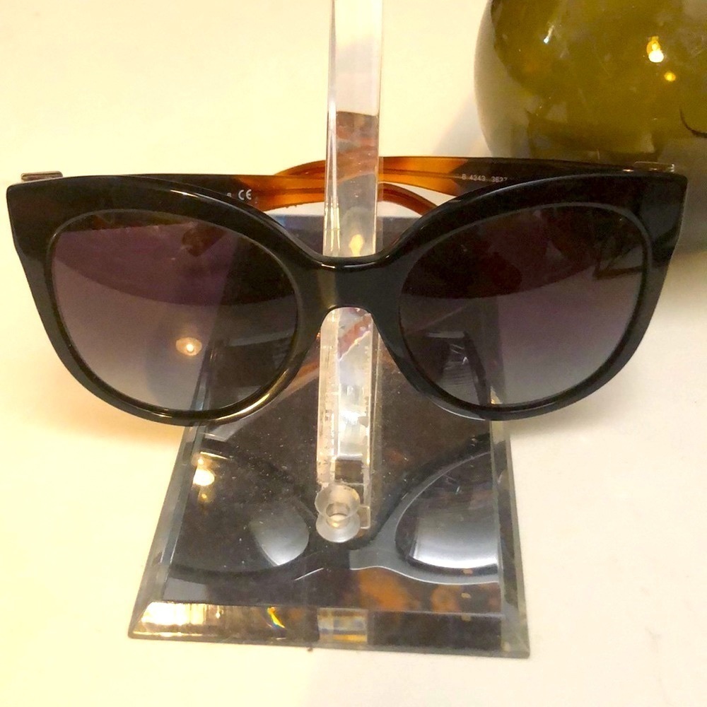 Burberry Sunglasses pre ❤️Ed - Picture 1 of 5
